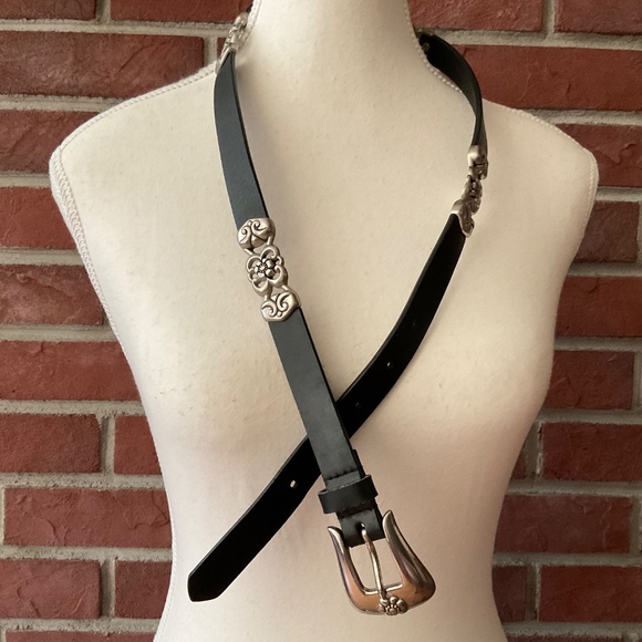NEW Western Black Leather With Metal Medalions Adjustable Belt Size M/L NWOT - Picture 2 of 16